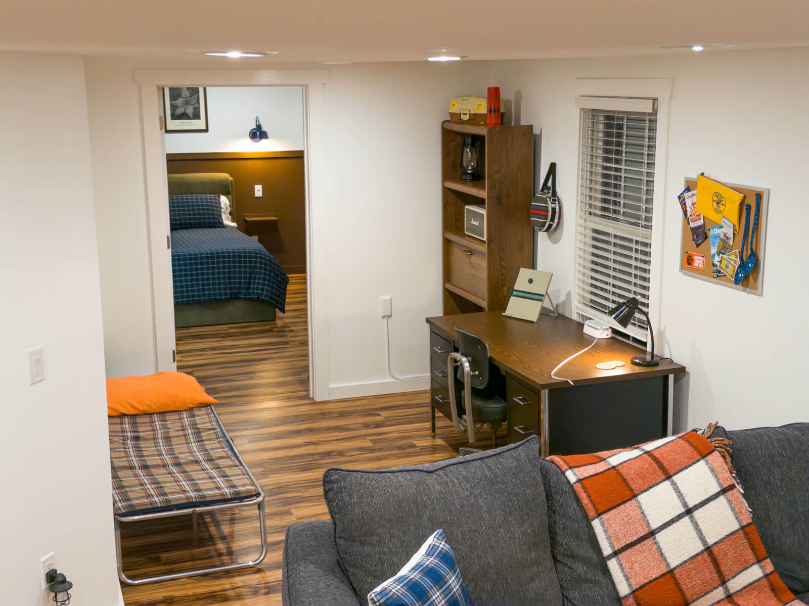 Office workspace wide